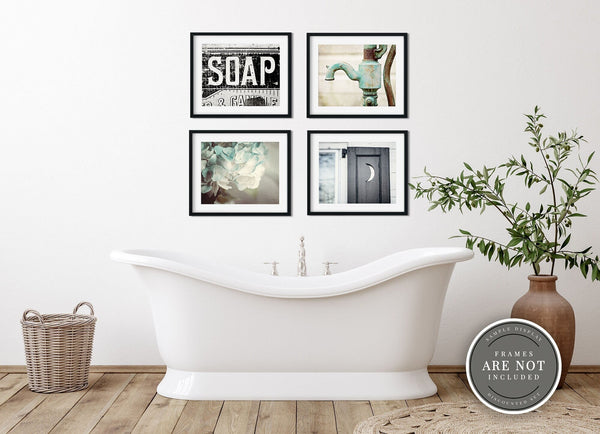 Farmhouse Bathroom | Black and White